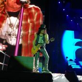 Concerts 2016 0626 washington slash01