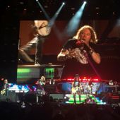 Concerts 2016 0719 foxboro gnr live01.