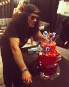 Concerts 2016 0723 east rutherford slash cake