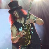 Concerts 2016 0723 east rutherford slash03