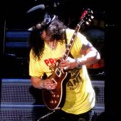 Concerts 2016 0724 east rutherford slash02