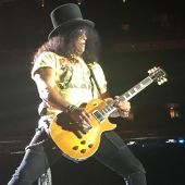 Concerts 2016 0724 east rutherford slash07