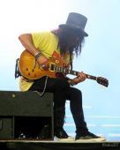 Concerts 2016 0724 east rutherford slash10