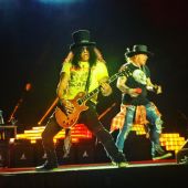 Concerts 2016 0724 east rutherford slash5