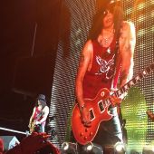 Concerts 2016 0819 los angeles slash01