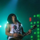 Concerts 2016 1029 santiago slash02