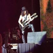 Concerts 2016 1029 santiago slash08