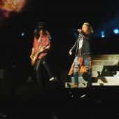 Concerts 2016 1101 rosario slash axl02