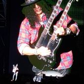 Concerts 2016 1101 rosario slash02