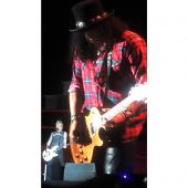 Concerts 2016 1101 rosario slash05