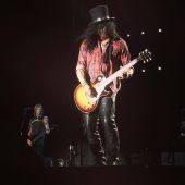 Concerts 2016 1101 rosario slash07