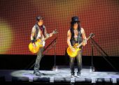 Concerts 2016 1120 brasilia slash fortus01