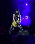 Concerts 2016 1120 brasilia slash04