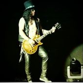 Concerts 2016 1120 brasilia slash07