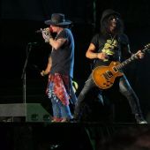 Concerts 2016 1123 medellin axl slash01