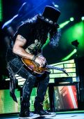 Concerts 2016 1123 medellin slash07