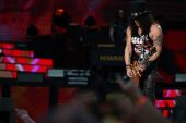 Concerts 2017 0204 auckland slash04