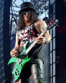 Concerts 2017 0204 auckland slash06