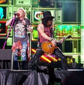 Concerts 2017 0303 dubai concert axl slash01