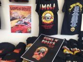 Concerts 2017 0610 imola merch02