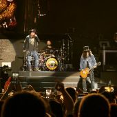 Concerts 2017 0824 winnipeg gnr02