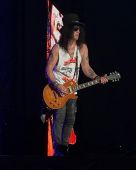 Concerts 2017 0903 george slash04