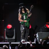 Concerts 2017 1012 newark slash03