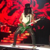 Concerts 2017 1019 washington slash03