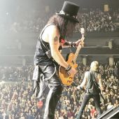 Concerts 2017 1022 boston slash01